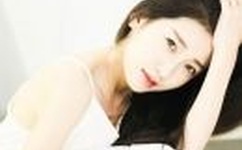 被两个男人绑着玩